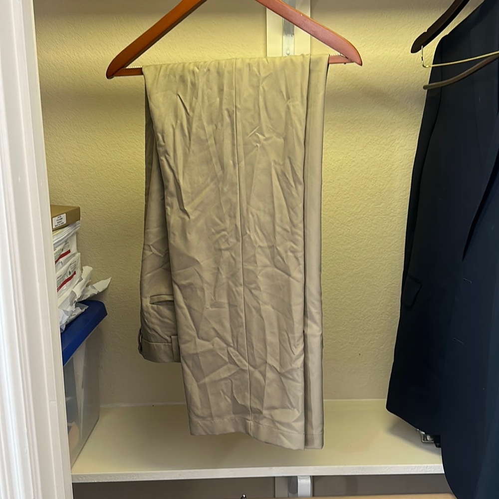 Haggar 34x34 classic fit khaki pants